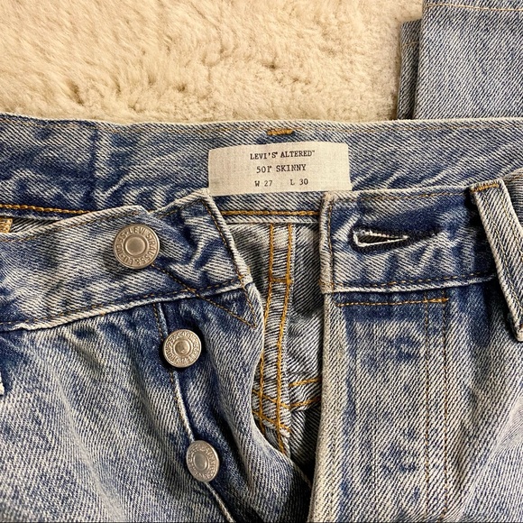 Levi’s Altered 501 Skinny Light Wash - Picture 5 of 5